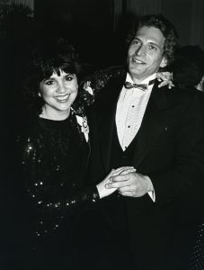 Linda Ronstadt and Rex Smith 1983, NY.jpg